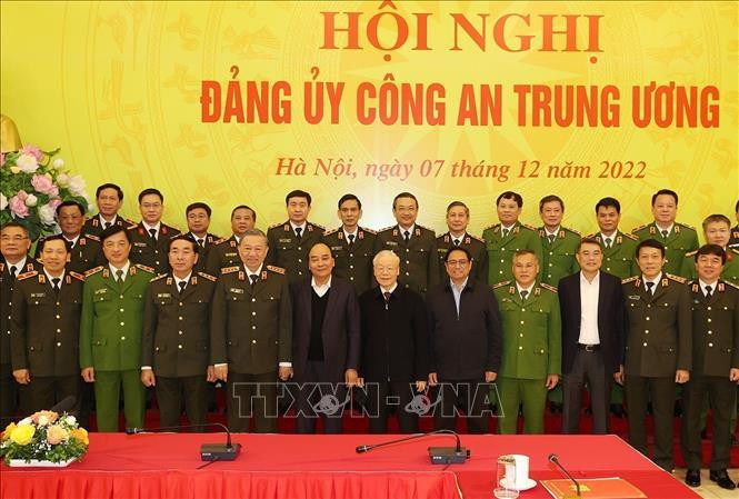 Tổng Bí thư Nguyễn Phú Trọng, Chủ tịch nước Nguyễn Xuân Phúc, Thủ tướng Phạm Minh Chính với các Ủy viên Đảng ủy Công an Trung ương dự hội nghị. Ảnh: Trí Dũng/TTXVN. Tổng Bí thư Nguyễn Phú Trọng, Chủ tịch nước Nguyễn Xuân Phúc, Thủ tướng Phạm Minh Chính với các Ủy viên Đảng ủy Công an Trung ương dự hội nghị. Ảnh: Trí Dũng/TTXVN.