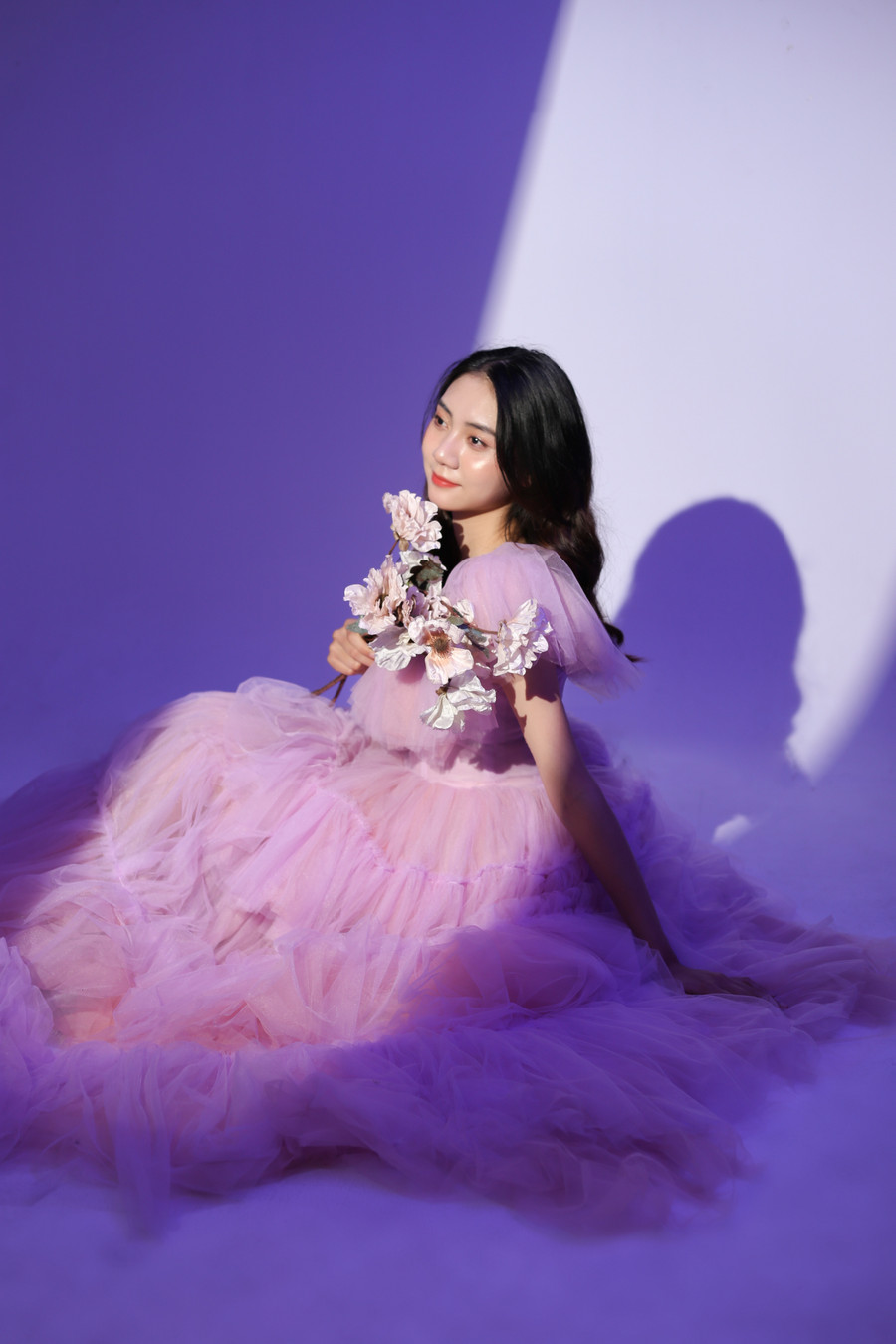 “Trước đây, em rất tự ti ngại giao tiếp với người lạ và có tính cách hơi nhạy cảm. Hiện tại, dù chưa thành công nổi trội nhưng ít nhất em cũng đã khẳng định được bản thân, hoàn thiện mình hơn, làm được điều mình thích và được nhiều người yêu mến. Đó là động lực để em cố gắng hơn nữa”, Lan Anh tâm sự. “Trước đây, em rất tự ti ngại giao tiếp với người lạ và có tính cách hơi nhạy cảm. Hiện tại, dù chưa thành công nổi trội nhưng ít nhất em cũng đã khẳng định được bản thân, hoàn thiện mình hơn, làm được điều mình thích và được nhiều người yêu mến. Đó là động lực để em cố gắng hơn nữa”, Lan Anh tâm sự.