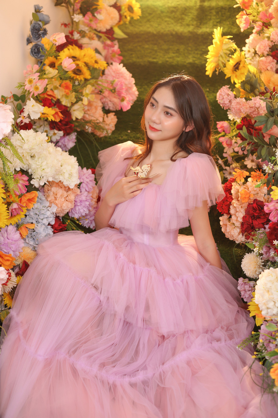 Tuy nhiên, tên tuổi của cô nàng chỉ thực sự nổi lên cách đây vài năm khi cô tham gia cuộc thi Tài Sắc Phương Đông. Ở cuộc thi này, cô đạt giải ngôi vị cao nhất cùng 2 giải phụ khác là Giải Nhất tài năng và giải thí sinh có thành tập cao nhất tại ngôi trường Lan Anh đang theo học. Tuy nhiên, tên tuổi của cô nàng chỉ thực sự nổi lên cách đây vài năm khi cô tham gia cuộc thi Tài Sắc Phương Đông. Ở cuộc thi này, cô đạt giải ngôi vị cao nhất cùng 2 giải phụ khác là Giải Nhất tài năng và giải thí sinh có thành tập cao nhất tại ngôi trường Lan Anh đang theo học.