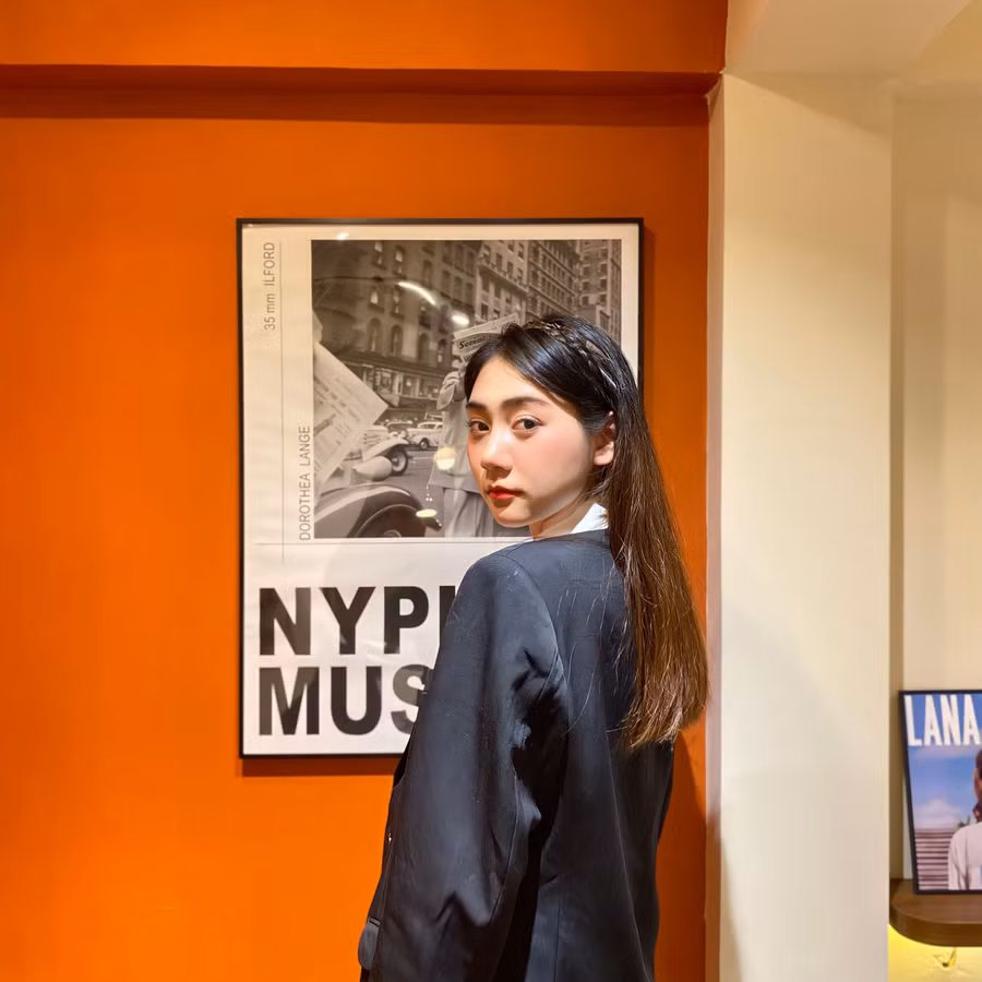 Lan Anh quan niệm: “Hãy làm phiên bản thứ nhất của chính mình còn hơn làm phiên bản thứ hai của người khác”. Lan Anh quan niệm: “Hãy làm phiên bản thứ nhất của chính mình còn hơn làm phiên bản thứ hai của người khác”.