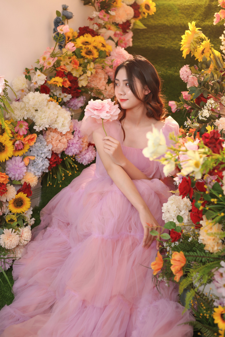 Ngay từ ngày còn ngồi trên ghế trường phổ thông, Lan Anh đã được nhiều người chú ý vì nhan sắc vượt trội. Lan Anh sở hữu gương mặt thanh tú, thân hình chuẩn mẫu và phong cách giao tiếp tự tin, nhẹ nhàng. Ngay từ ngày còn ngồi trên ghế trường phổ thông, Lan Anh đã được nhiều người chú ý vì nhan sắc vượt trội. Lan Anh sở hữu gương mặt thanh tú, thân hình chuẩn mẫu và phong cách giao tiếp tự tin, nhẹ nhàng.