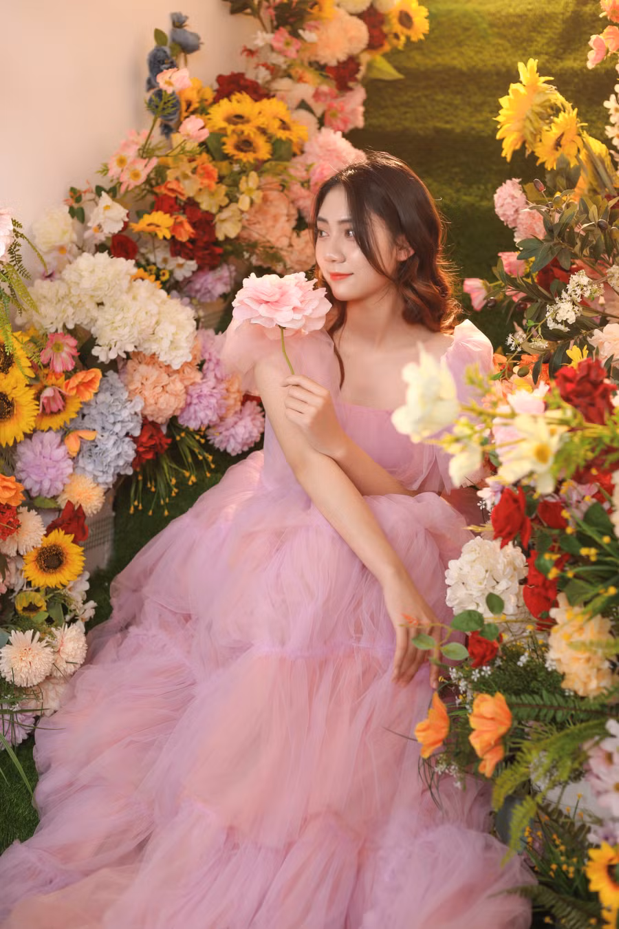 Ngay từ ngày còn ngồi trên ghế trường phổ thông, Lan Anh đã được nhiều người chú ý vì nhan sắc vượt trội. Lan Anh sở hữu gương mặt thanh tú, thân hình chuẩn mẫu và phong cách giao tiếp tự tin, nhẹ nhàng. Ngay từ ngày còn ngồi trên ghế trường phổ thông, Lan Anh đã được nhiều người chú ý vì nhan sắc vượt trội. Lan Anh sở hữu gương mặt thanh tú, thân hình chuẩn mẫu và phong cách giao tiếp tự tin, nhẹ nhàng.