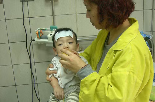 Sốt là biểu hiện thường gặp ở nhiều bệnh. Ảnh minh họa:N.Phương.