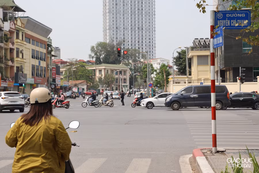 Ngày 17/1, đường Huỳnh Thúc Kháng kéo dài chính thức được thông xe. Các hạng mục của dự án gồm vỉa hè, các biển báo chỉ dẫn, cây xanh,... đã hoàn thành và đưa vào sử dụng.