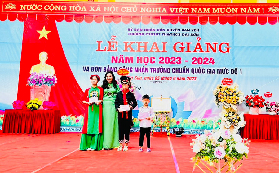 Niềm vui đón chào năm học mới của cô trò Trường PTDTBT TH&THCS Đại Sơn. Niềm vui đón chào năm học mới của cô trò Trường PTDTBT TH&THCS Đại Sơn.