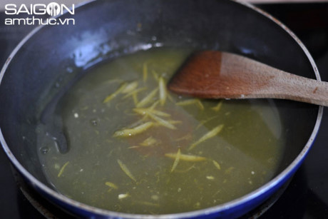 Hướng dẫn cách chế 4 loại nước sốt cho món gà tuyệt ngon - Ảnh 3 Huong dan cach che 4 loai nuoc sot cho mon ga tuyet ngon - Anh 3