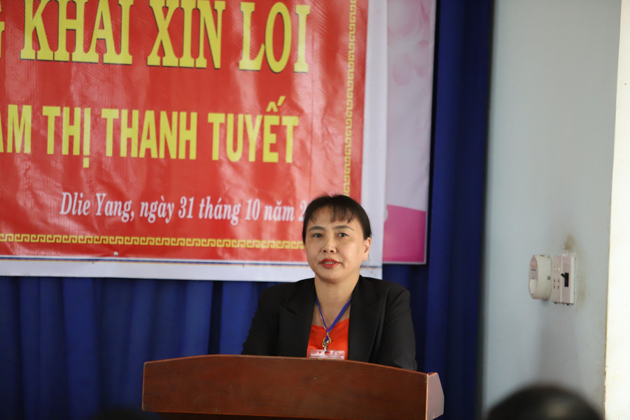 Cô Phạm Thị Thanh Tuyết phát biểu tại buổi công khai xin lỗi của UBND huyện Ea Hleo. (Ảnh: TT) Cô Phạm Thị Thanh Tuyết phát biểu tại buổi công khai xin lỗi của UBND huyện Ea Hleo. (Ảnh: TT)