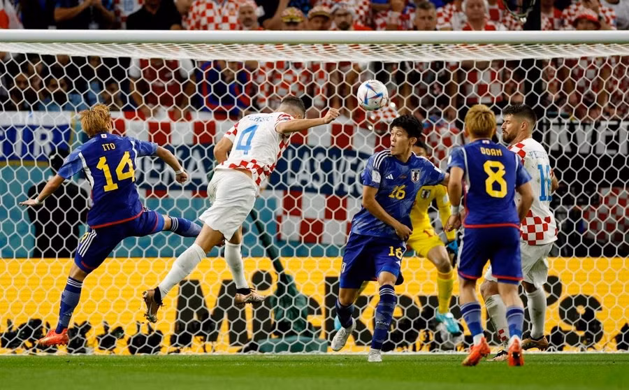 Ivan Perisic ghi bàn gỡ hòa 1 - 1 cho Croatia. Ảnh: John Sibley/Reuters.
