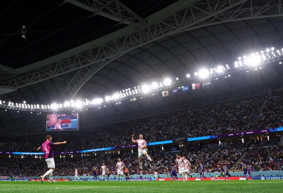 Croatia mừng bàn thắng đầu tiên. Ảnh: Matthew Childs/Reuters.