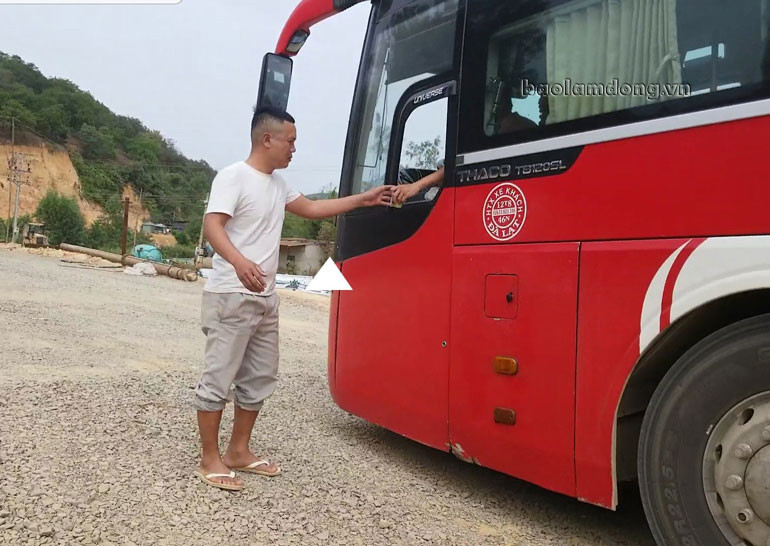 Nhóm người lập chốt thu tiền