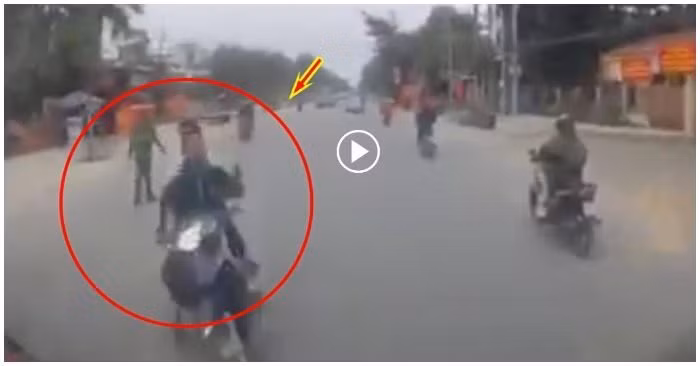 Đánh lái tránh CSGT, hai nam thanh niên tông trực diện vào đầu xe tải