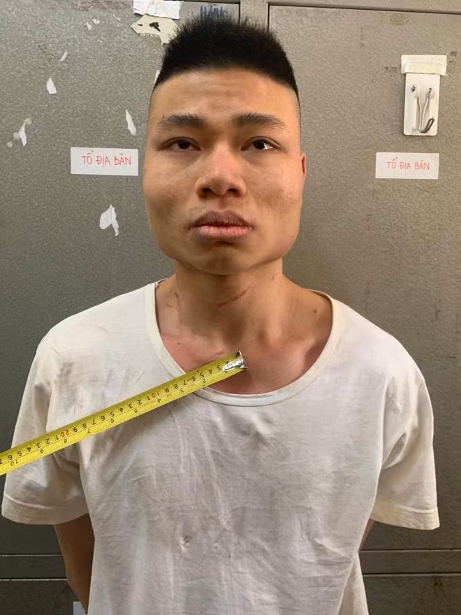 Lừa nữ sinh đi phát tờ rơi, gã trai đưa vào thang bộ các chung cư để hiếp dâm