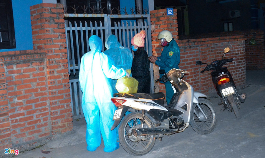 500 cán bộ, bác sĩ và sinh viên trắng đêm lấy mẫu xét nghiệm 5 nghìn người Đông Triều