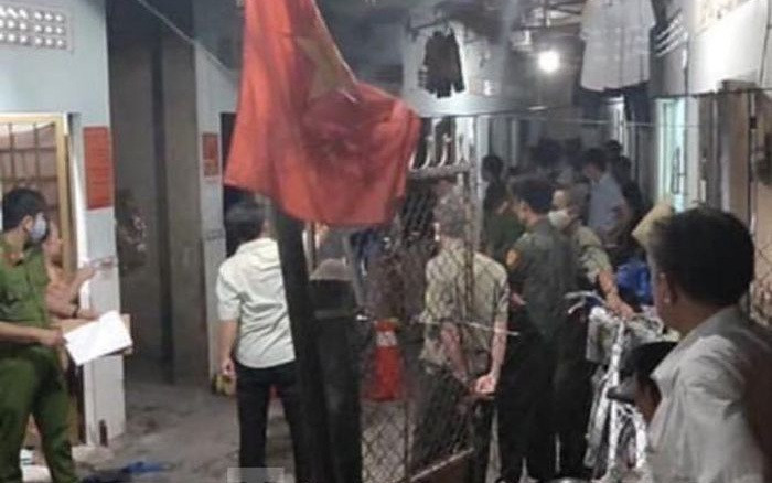 Chồng chặn đường tưới xăng định đốt vợ cũ vì không chia tài sản