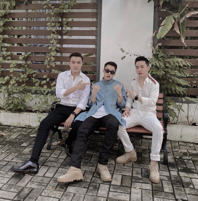 Sơn Tùng lần đầu lộ diện giữa
