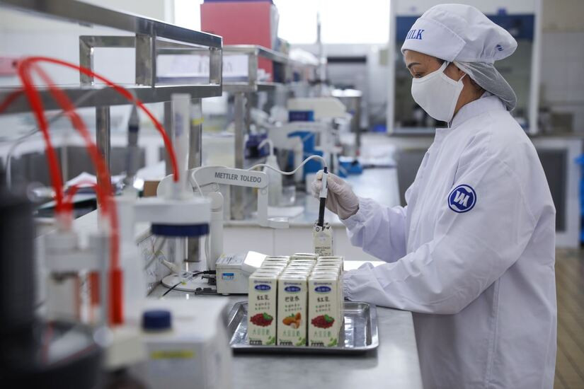 Vinamilk xông đất 2021 với lô hàng lớn gồm sữa hạt và sữa đặc xuất khẩu đi Trung Quốc