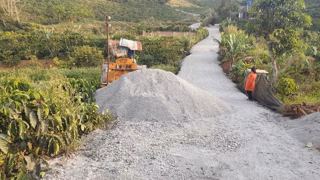 Tử vong do đứt cáp khi xe ben kéo xe lu