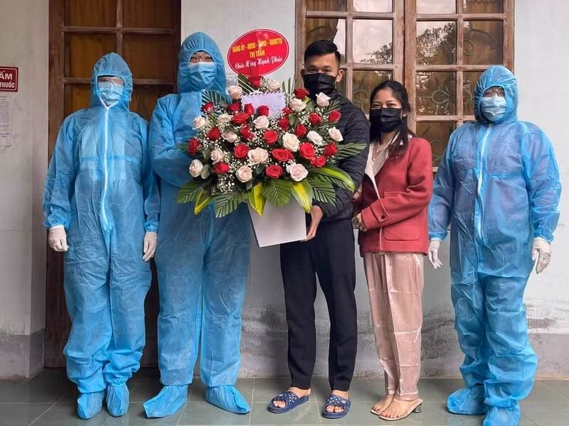 Chuẩn bị 50 mâm cỗ, cặp đôi vẫn hoãn cưới để đi cách ly y tế