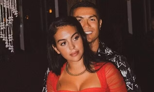 Ronaldo bị cảnh sát điều tra vì vi phạm lệnh cách ly