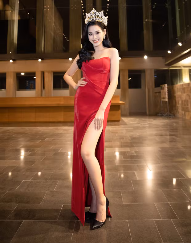 Trong clip chưa qua chỉnh sửa, liệu đôi chân của Hoa hậu Đỗ Thị Hà có còn giữ vững được phong độ?