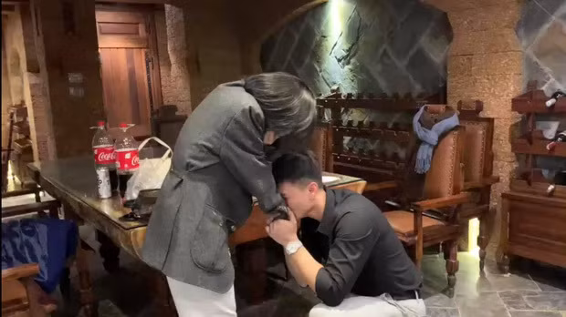 Diễn viên Huỳnh Anh bất ngờ cầu hôn bạn gái hơn 6 tuổi