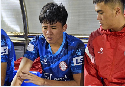 Phan Thanh Hậu tiếp tục rời xa sân cỏ vì chấn thương
