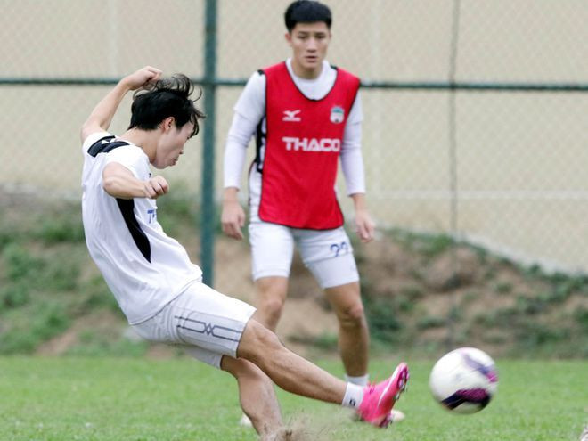 Kiatisak rèn độc chiêu cho HAGL trước trận tiếp đón Bình Định