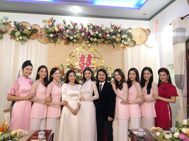Á hậu Thúy An đeo vòng vàng nặng trĩu cổ trong ngày cưới tại Kiên Giang