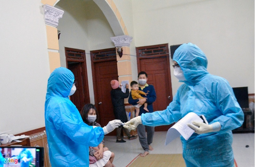 500 cán bộ, bác sĩ và sinh viên trắng đêm lấy mẫu xét nghiệm 5 nghìn người Đông Triều