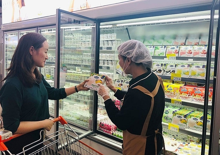 Vinamilk xông đất 2021 với lô hàng lớn gồm sữa hạt và sữa đặc xuất khẩu đi Trung Quốc