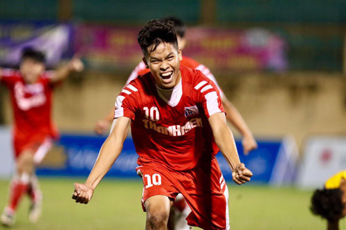 HLV Chu Đình Nghiêm ngợi khen Nguyễn Hữu Thắng