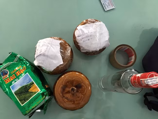 Bên trong hai hũ gốm bị bỏ quên tại quán ăn ở Đà Nẵng là các thai nhi chưa tựu hình