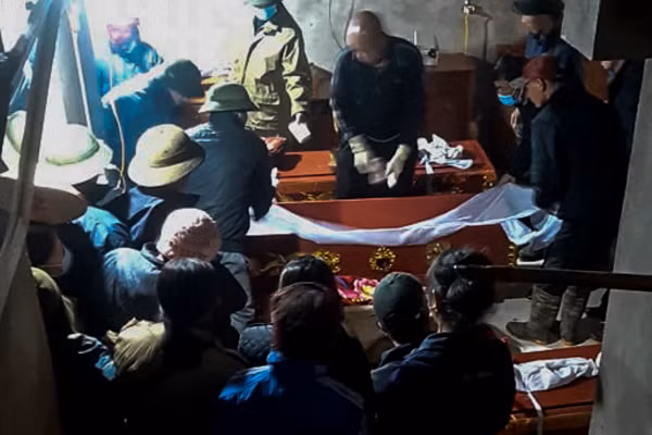 Vụ 3 bố con tử vong ở Phú Thọ: Chồng từng cắt trụi tóc vợ rồi chụp ảnh gửi cho người thân