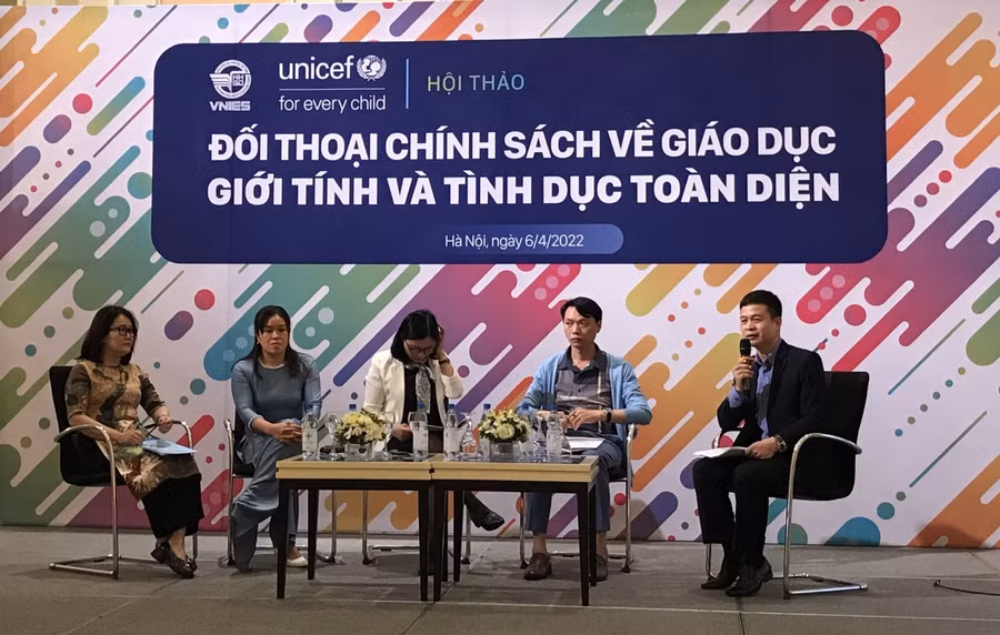 Các chuyên gia và thầy cô bàn thảo về giáo dục giới tính cho học sinh