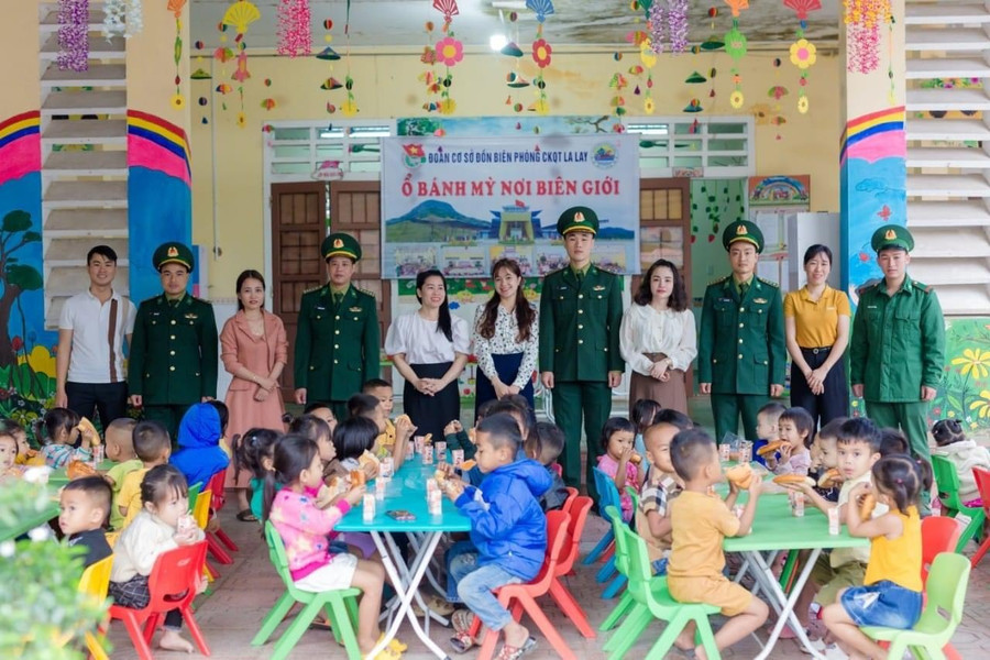 Chương trình “Ổ bánh mì biên giới” hướng đến học sinh khó khăn. Chương trình “Ổ bánh mì biên giới” hướng đến học sinh khó khăn.