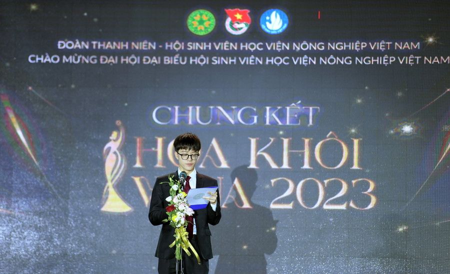 Đồng chí Trần Đức Minh – Phó Bí thư Đoàn Thanh niên, Chủ tịch Hội Sinh viên Học viện Nông nghiệp Việt Nam phát biểu khai mạc.