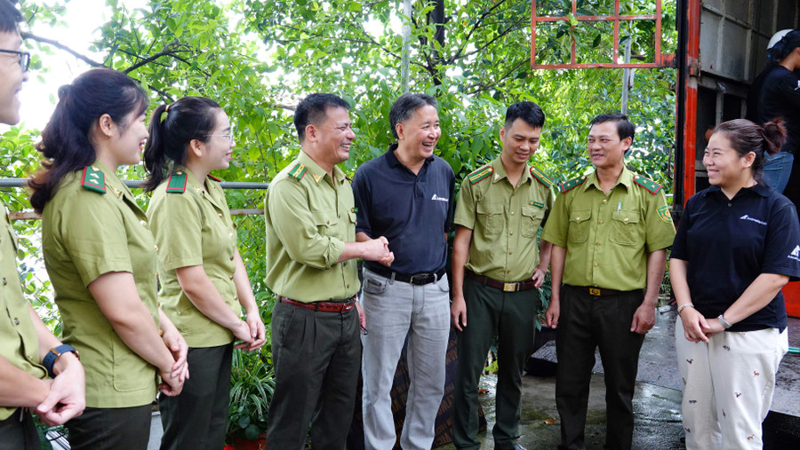 Chi cục Kiểm lâm TP Hà Nội và Tổ chức Động vật Châu Á thường xuyên phối hợp chặt chẽ trong các công tác quản lý hoạt động nuôi nhốt gấu tiến tới không còn cá thể gấu nuôi nhốt nào trên địa bàn, nâng cao ý thức của cộng đồng trong việc bảo vệ và bảo tồn loài gấu, kết hợp với các chương trình tuyên truyền cộng đồng.