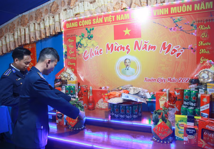 Không gian để cán bộ, chiến sĩ Cảnh sát biển đón Tết cũng như tổ chức các hoạt động được chuẩn bị khá đẹp mắt.