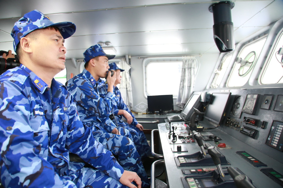 Bên cạnh công tác chuẩn bị đón Xuân, hoạt động trực sẵn sàng chiến đấu trong những ngày Tết được quán triệt và thực hiện nghiêm túc.