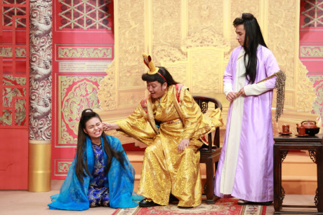 Ngô Kiến Huy bối rối khi bị ép hôn Nam Em ở Ơn giời - Ảnh 8 Ngo Kien Huy boi roi khi bi ep hon Nam Em o On gioi - Anh 8