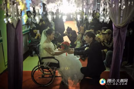 Cam dong dam cuoi co tich cua nhung cap doi di thuong - Anh 5