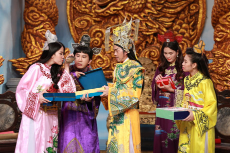 Ngô Kiến Huy bối rối khi bị ép hôn Nam Em ở Ơn giời - Ảnh 11 Ngo Kien Huy boi roi khi bi ep hon Nam Em o On gioi - Anh 11