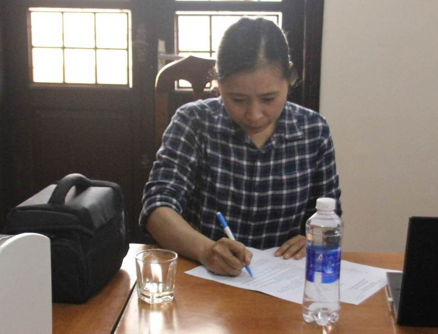 Cơ quan điều tra xác định, lợi dụng nhiệm vụ được giao, Phan Thị Anh đã làm giả tài liệu chiếm đoạt tiền. (Ảnh: Xuân Nha). Cơ quan điều tra xác định, lợi dụng nhiệm vụ được giao, Phan Thị Anh đã làm giả tài liệu chiếm đoạt tiền. (Ảnh: Xuân Nha).