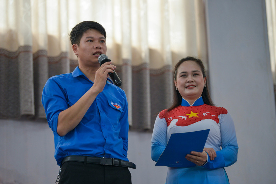 Tại hội thi, các thí sinh trả lời các câu hỏi mà Ban Tổ chức đưa ra, với nội dung xoay quanh các vấn đề liên quan tới lịch sử 70 năm Ngày Giải phóng Thủ đô.