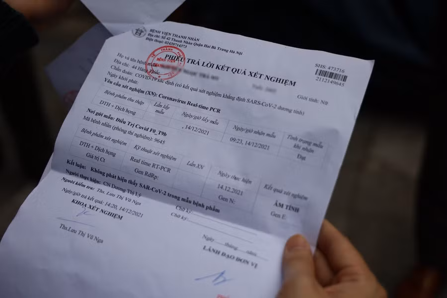 Theo ông Nguyễn Mạnh Linh, Tổ phòng chống dịch Covid-19 cộng đồng của phường được huy động tối đa nhân sự chốt trực ở các lối ra/vào điểm cách ly, giúp vận chuyện đồ thiết yếu đến các hộ gia đình bên trong khu vực cách ly.