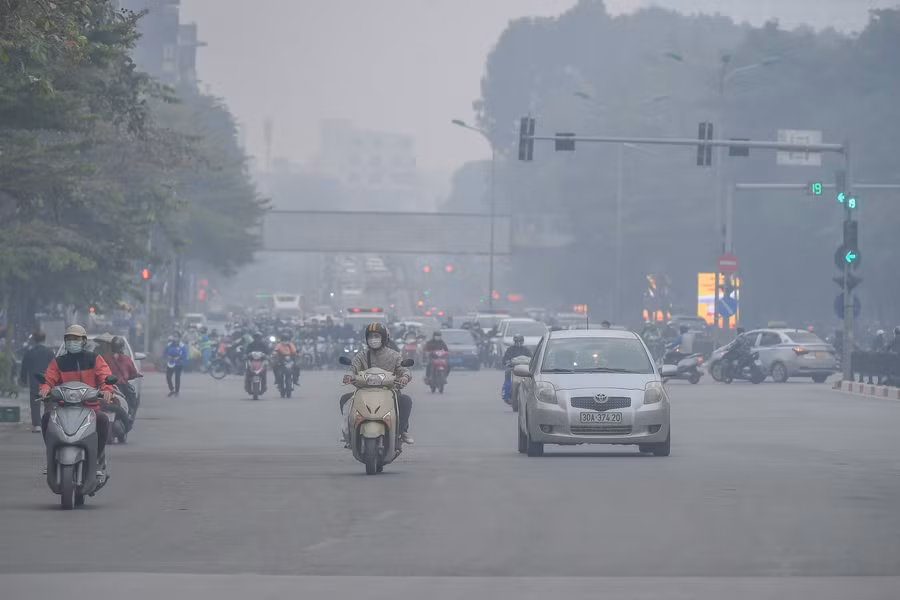 Hà Nội: Trời âm u, sương mù phủ kín từ sáng đến tối ảnh 2