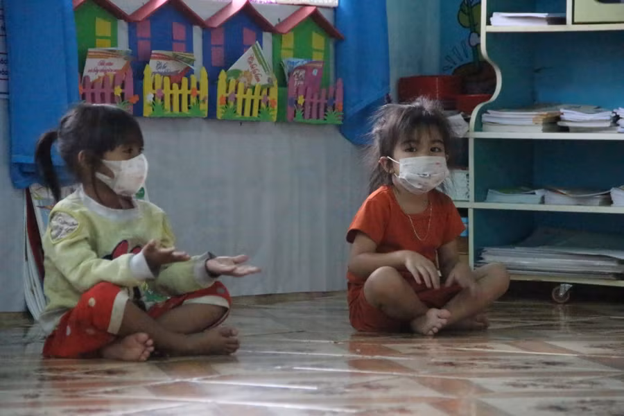 Học sinh Kon Tum vẫn còn nhiều khó khăn, thiếu thốn.