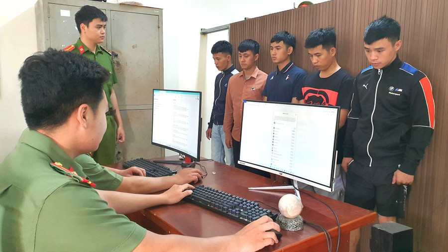 Cơ quan Công an đấu tranh với nhóm đối tượng lừa đảo (ảnh: SĐ). Cơ quan Công an đấu tranh với nhóm đối tượng lừa đảo (ảnh: SĐ).