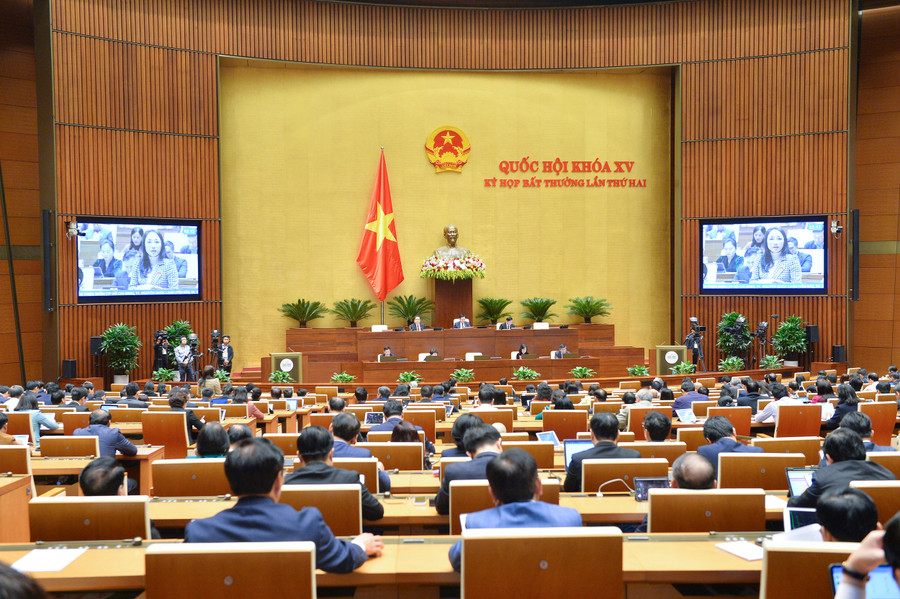 Quốc hội thảo luận tại Hội trường về dự án Luật Khám bệnh, chữa bệnh (sửa đổi) chiều ngày 06/1/2023.