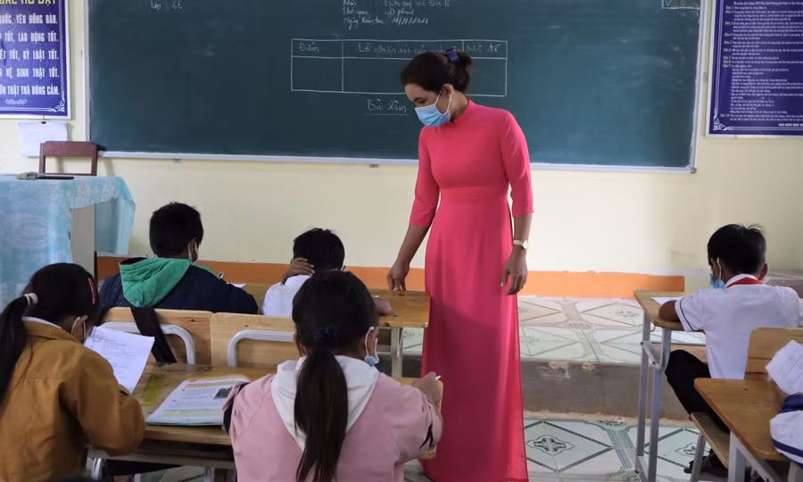 Cô Y Dung luôn mong học trò chăm chỉ học tập để có cuộc sống đủ đầy hơn.